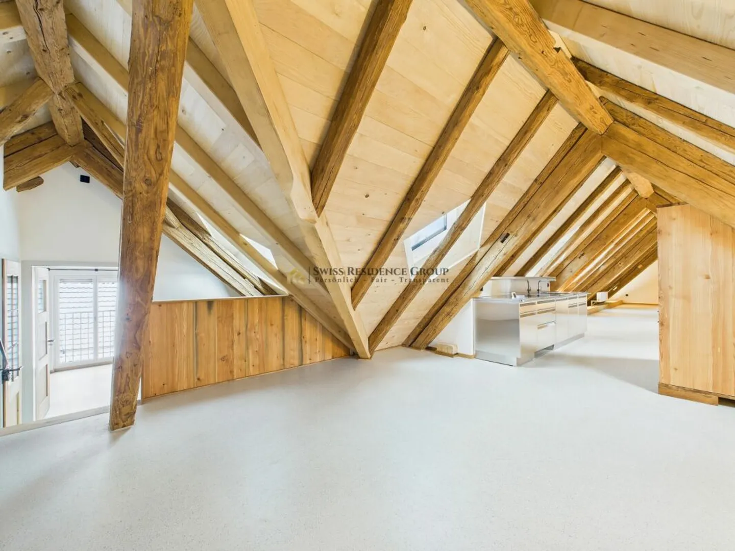 Charmantes Penthouse in Oetwil - Foto 2 von 14