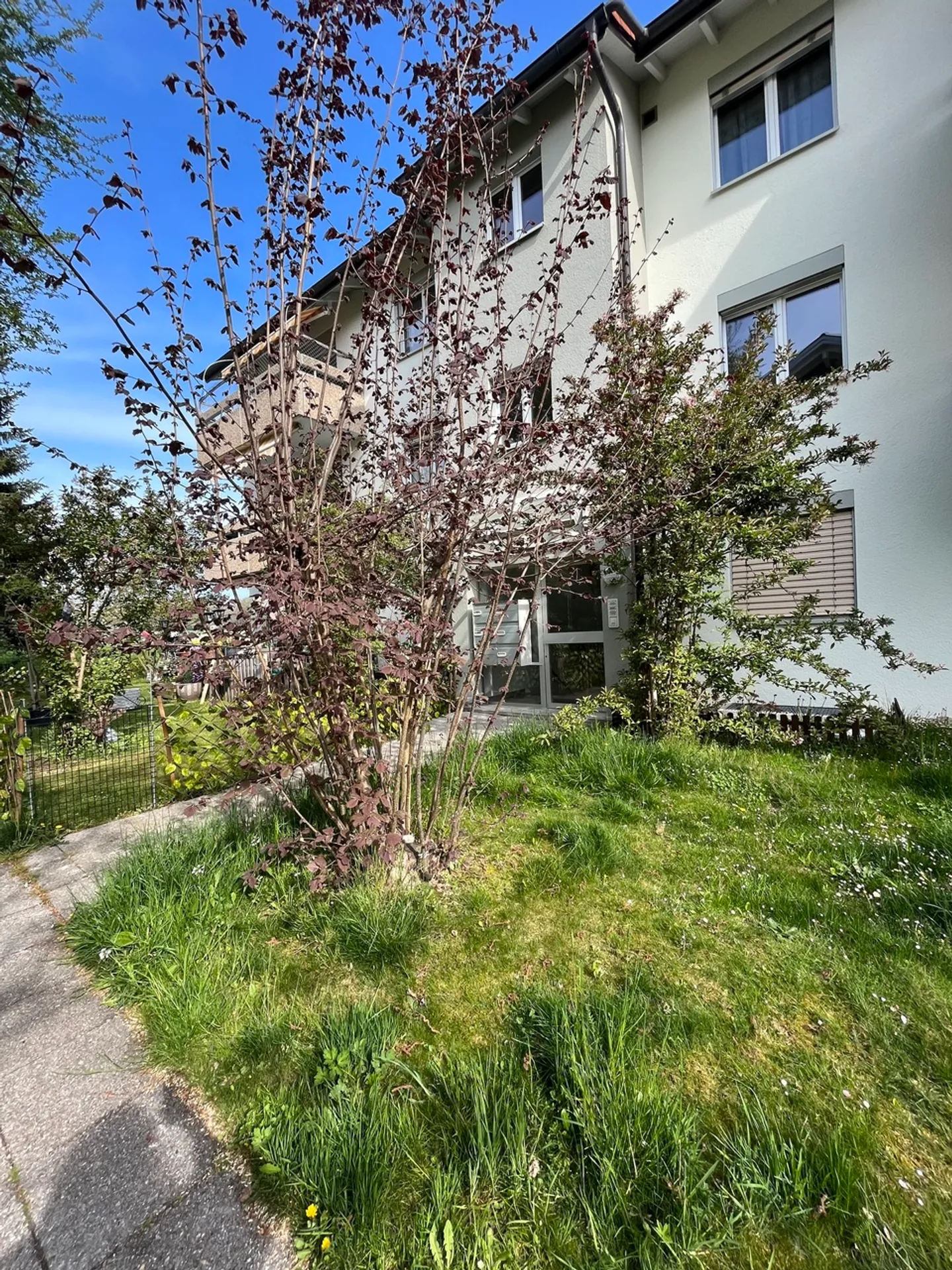 Bellissimo appartamento ristrutturato di 4,5 locali con balcone - Foto 2 di 4