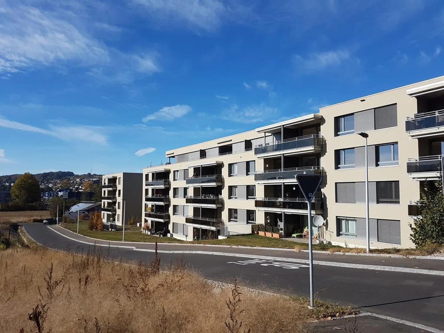 Posto auto a Oberwil (opzionale con stazione di ricarica E) - Foto 1 di 1