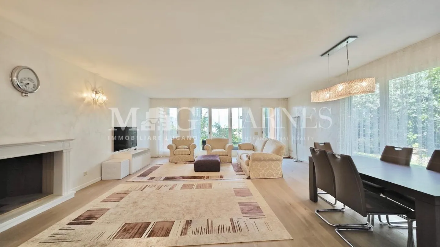 Villa elegante con piscina e vista lago - Foto 6 di 21