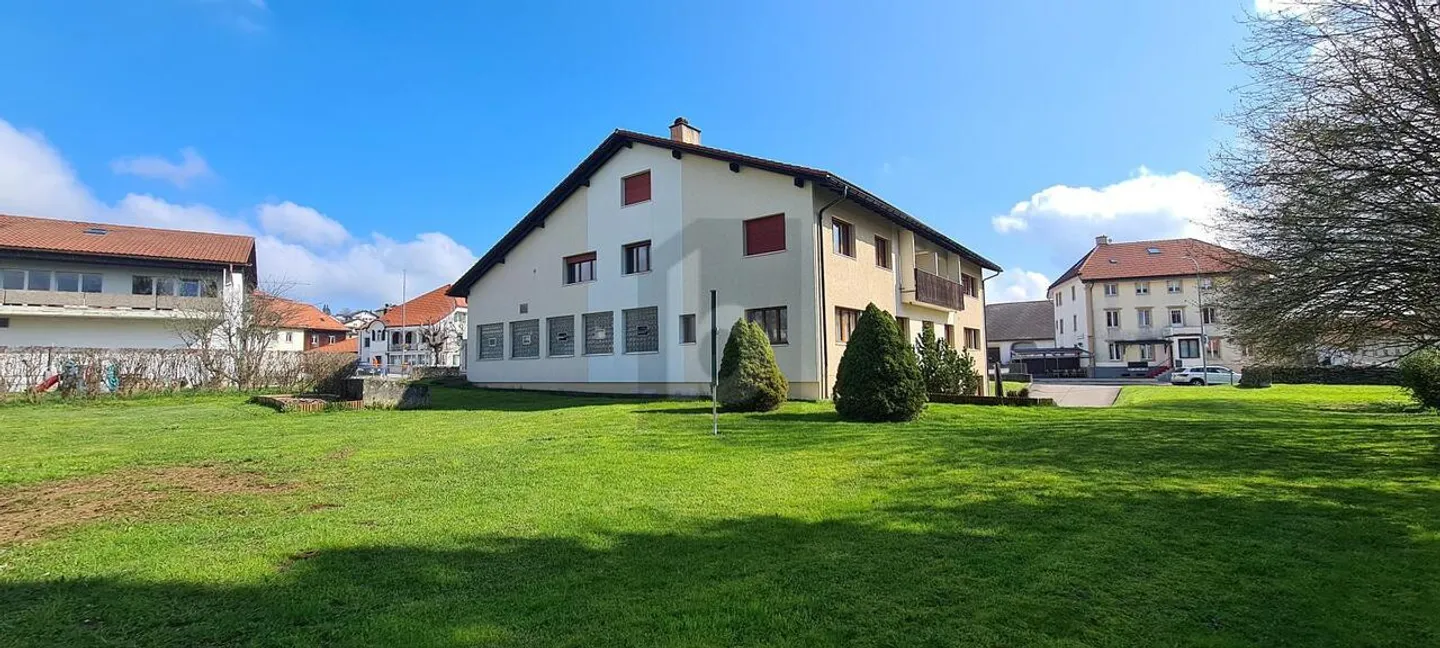 NEL CENTRO DEL VILLAGGIO - Foto 1 di 6