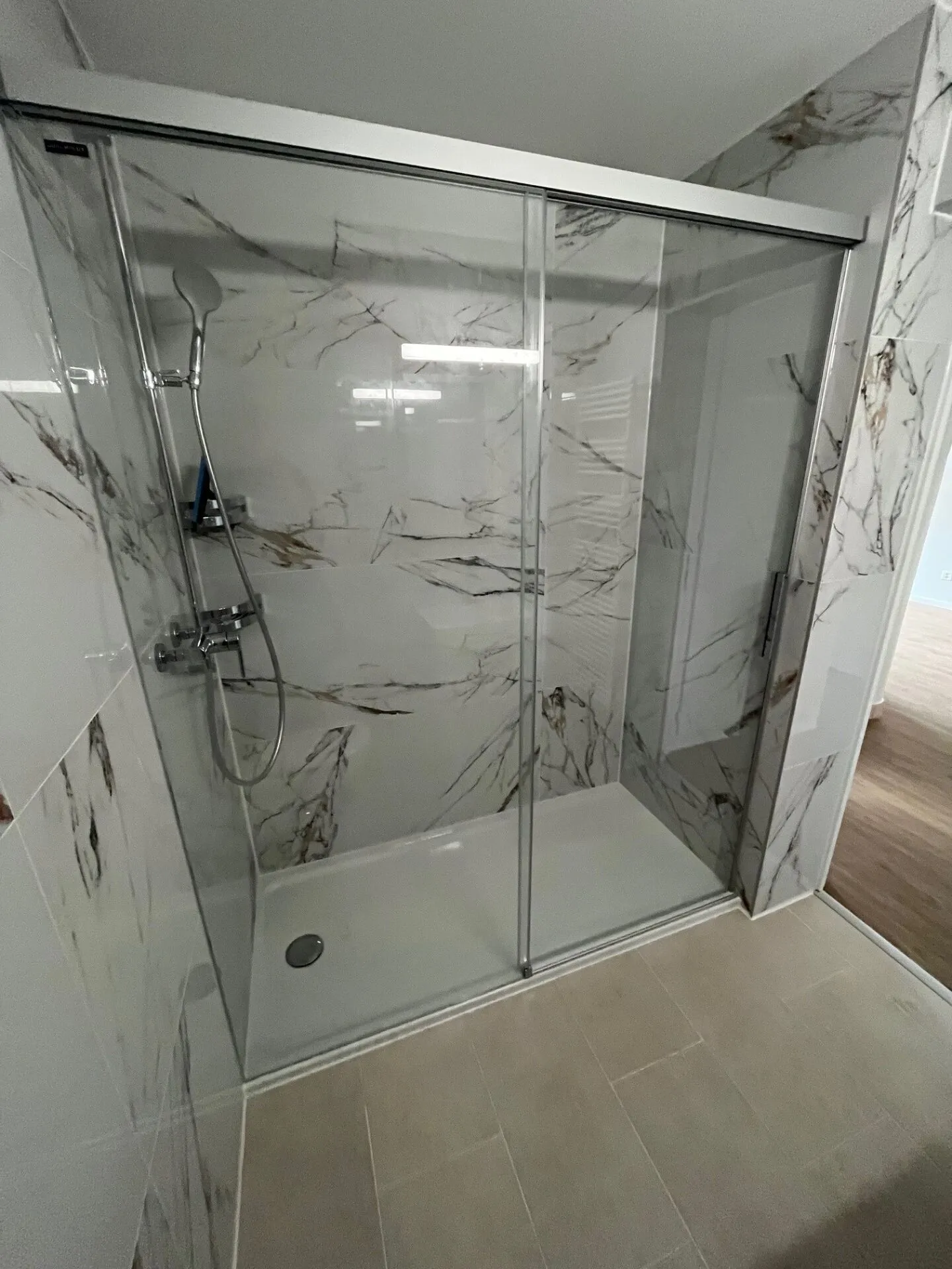 Magnifico appartamento di 2,5 stanze completamente ristrutturato - Foto 7 di 8