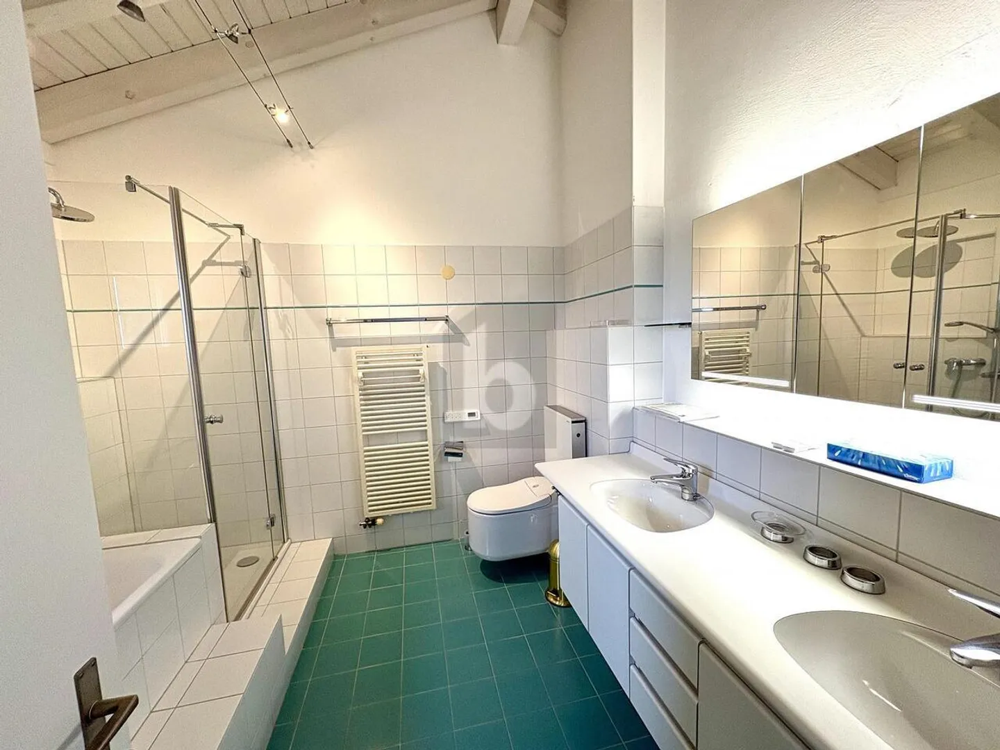 CALME, CENTRAL ET AVEC VUE SUR LE LAC - Photo 4 sur 6