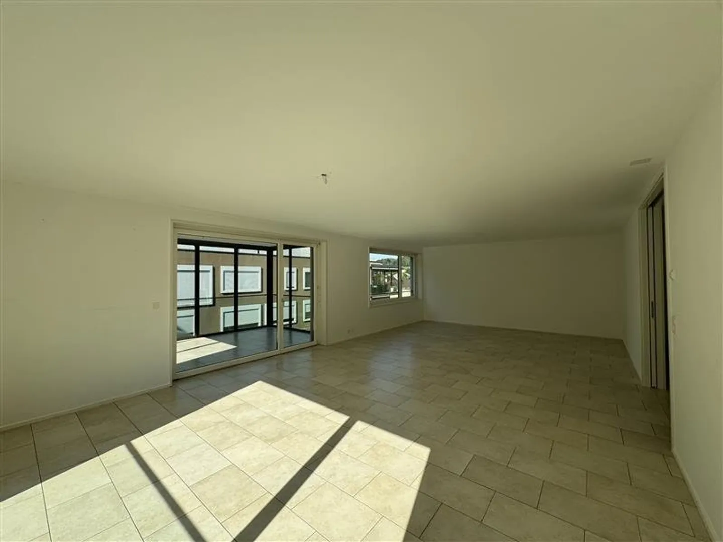 Elegante appartamento di 3,5 stanze con stanza hobby aggiuntiva - Foto 6 di 12