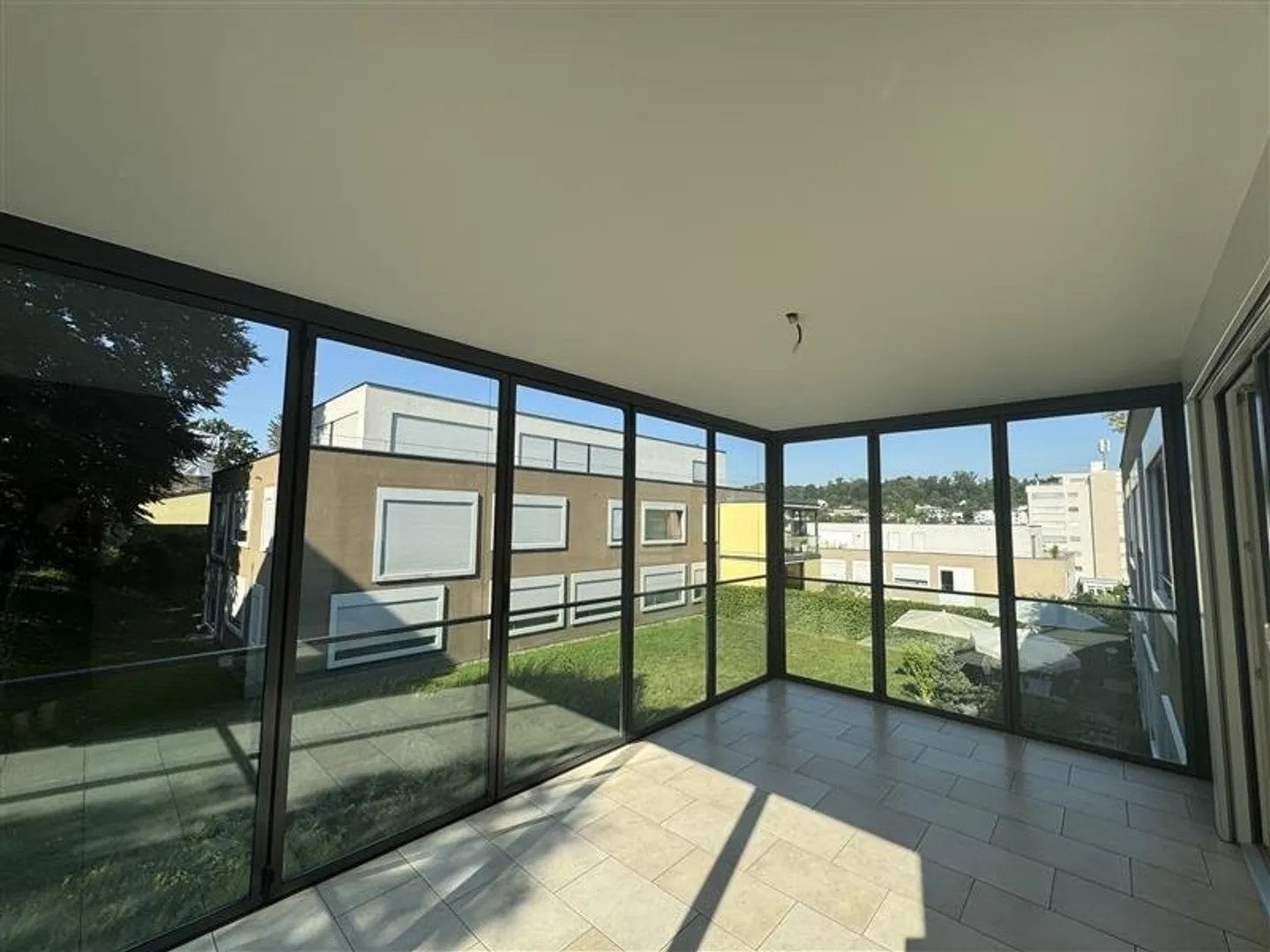 Elegante appartamento di 3,5 stanze con stanza hobby aggiuntiva - Foto 2 di 12