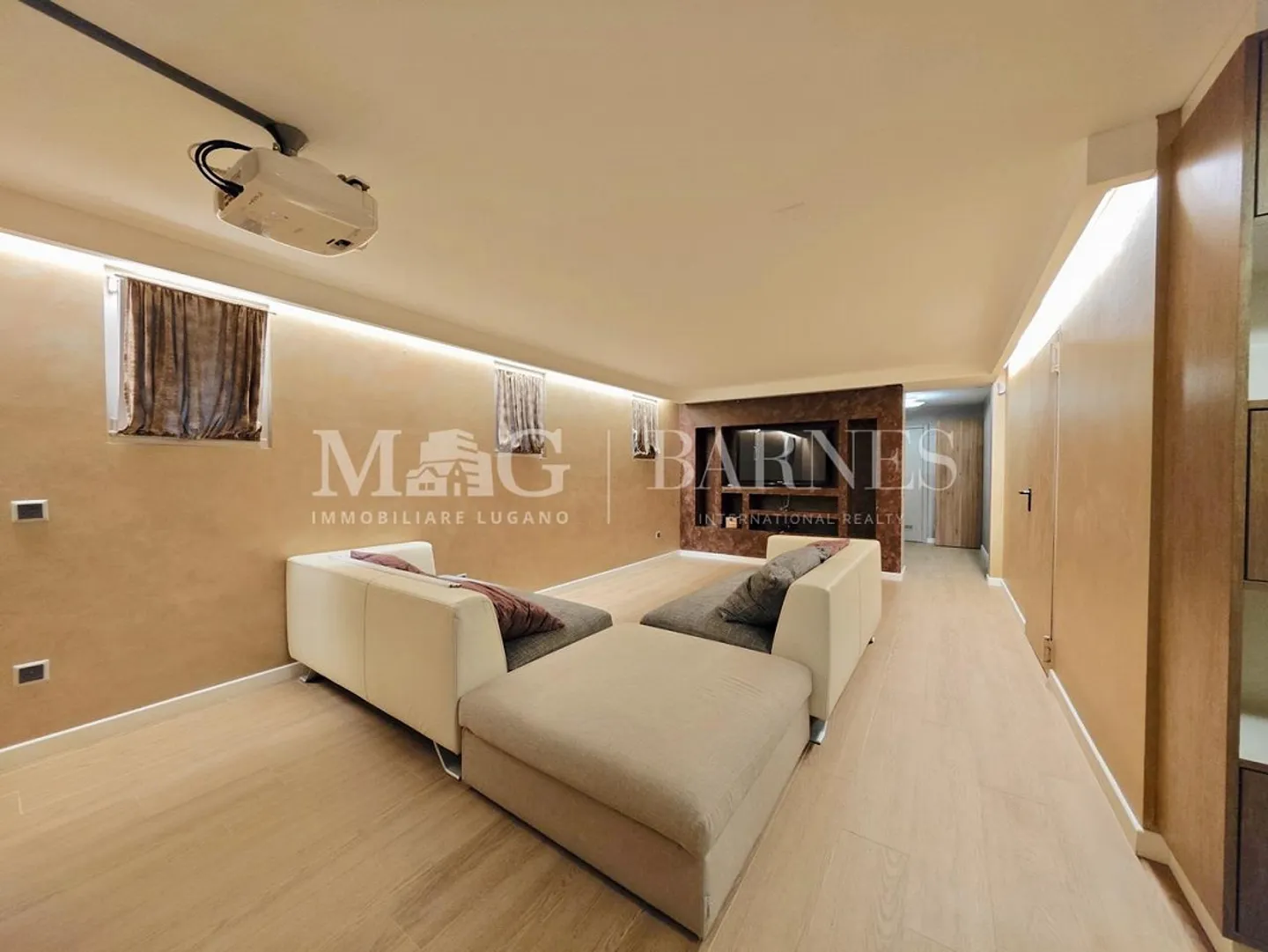 Villa elegante con piscina e vista lago - Foto 15 di 21