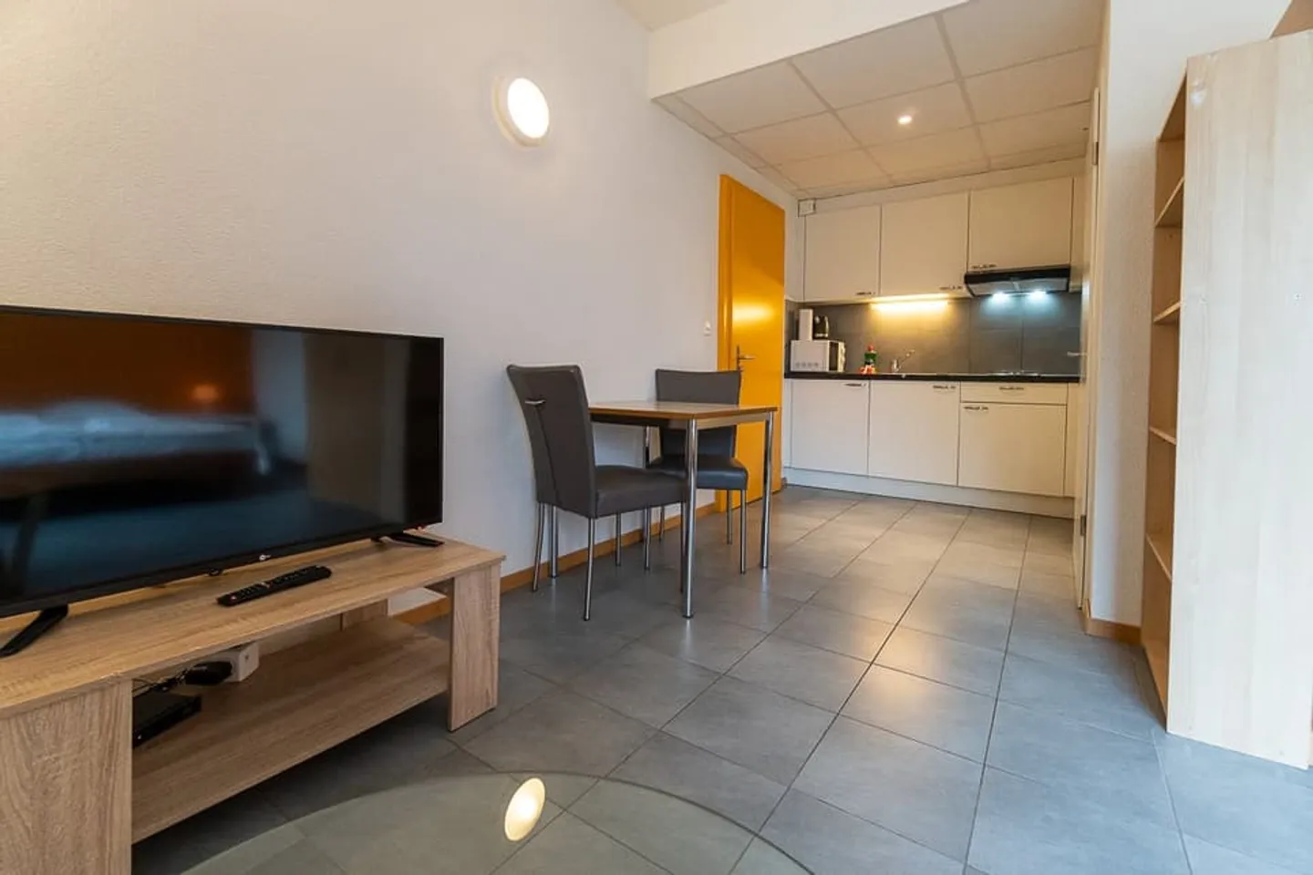 Studio Entièrement Meublé et Équipé - Avec ou Sans Service Hôtelier - Photo 2 sur 6