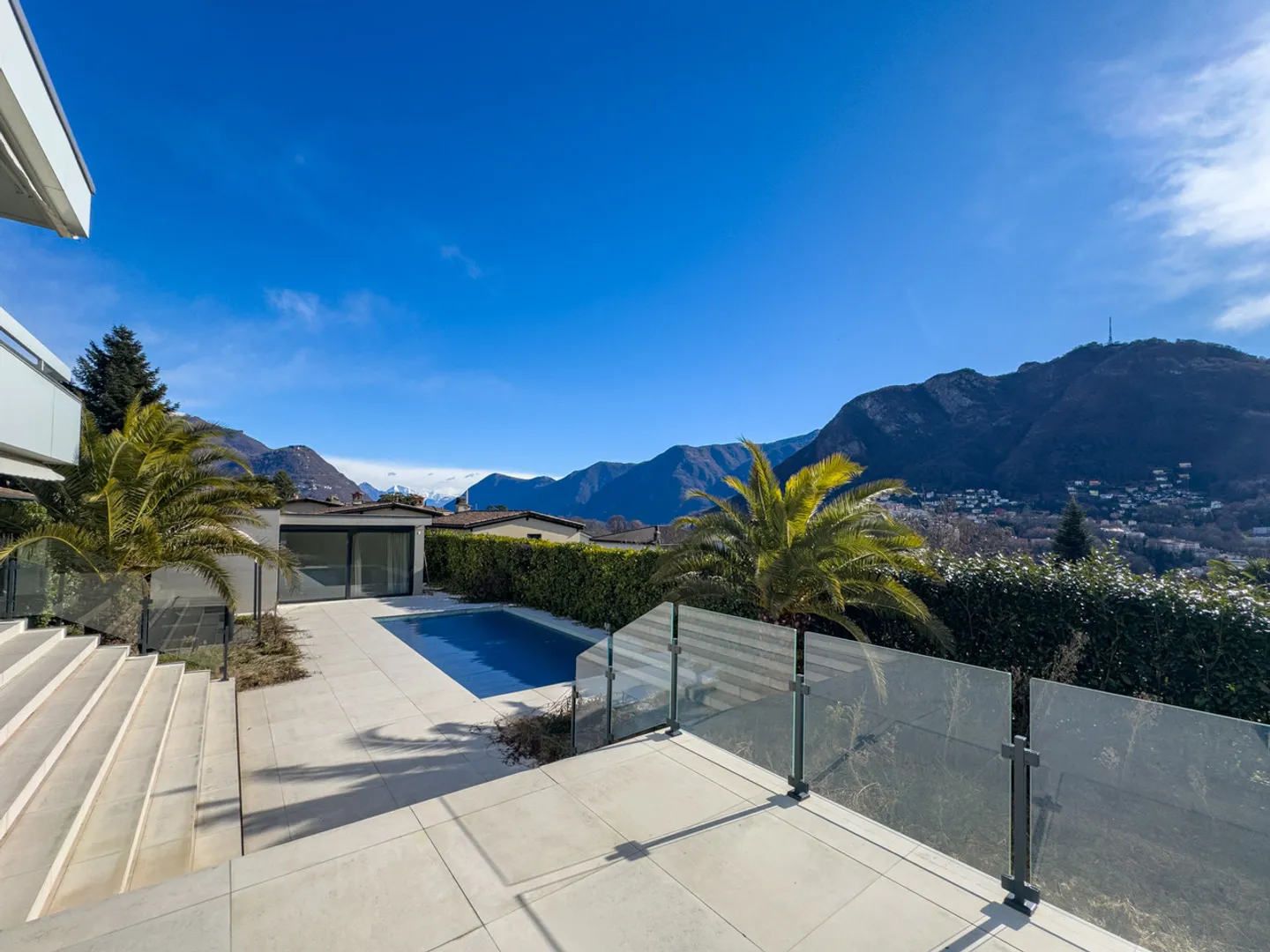 Luxusvilla mit Pool in Collina d’Oro - Foto 10 von 14