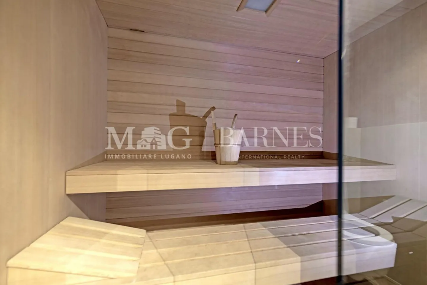 Villa elegante con piscina e vista lago - Foto 21 di 21
