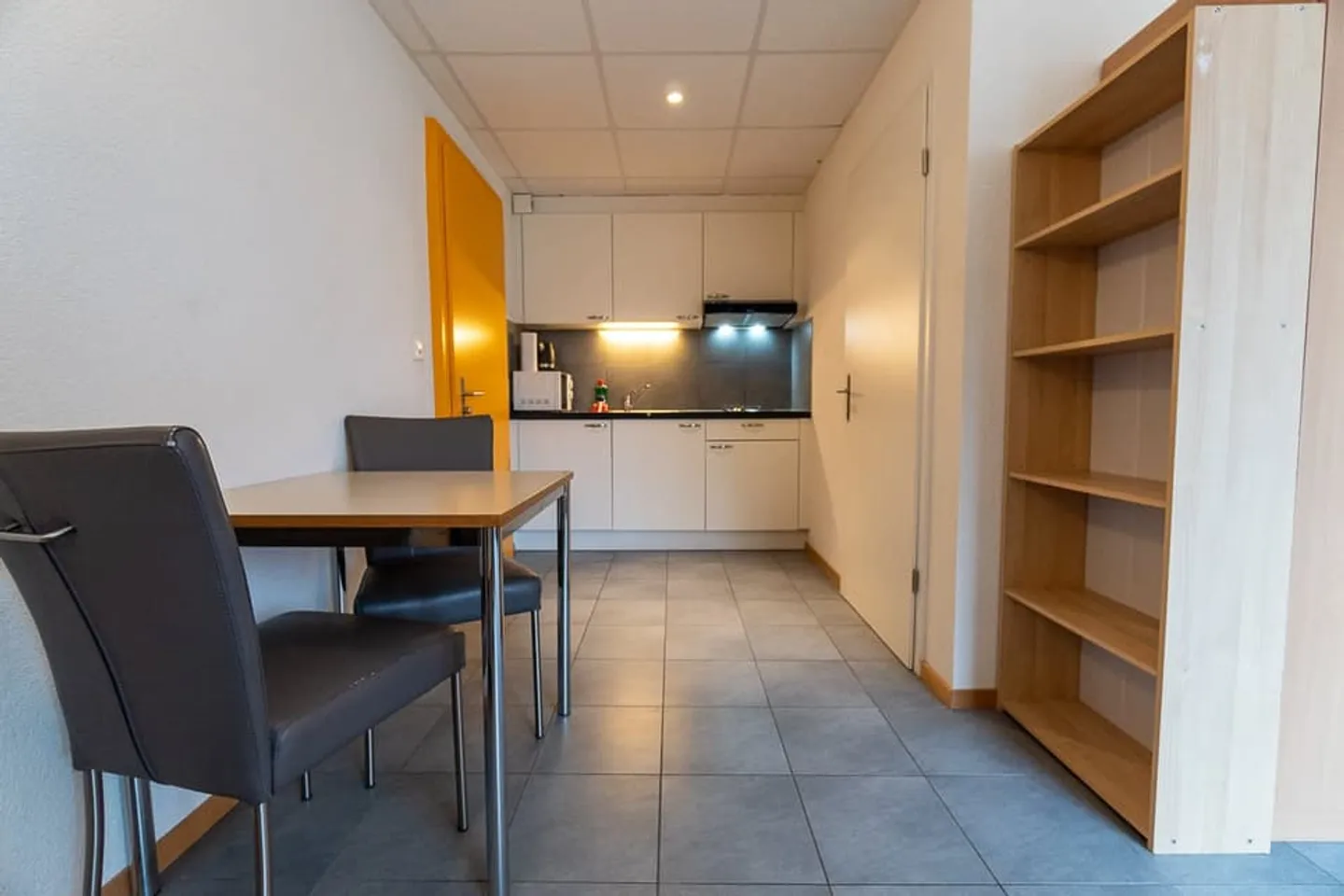 Studio Entièrement Meublé et Équipé - Avec ou Sans Service Hôtelier - Photo 3 sur 6