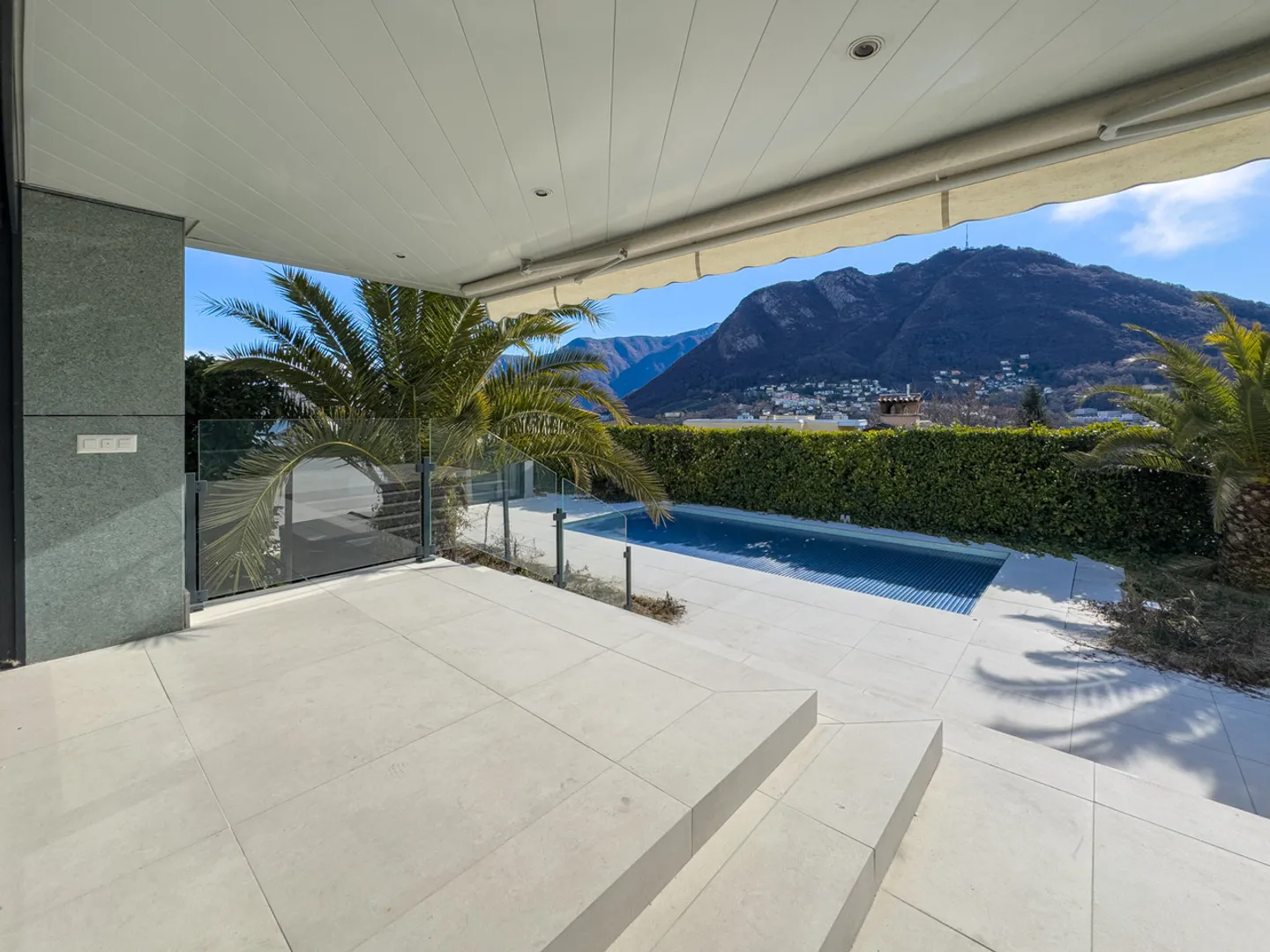 Luxusvilla mit Pool in Collina d’Oro - Foto 9 von 14