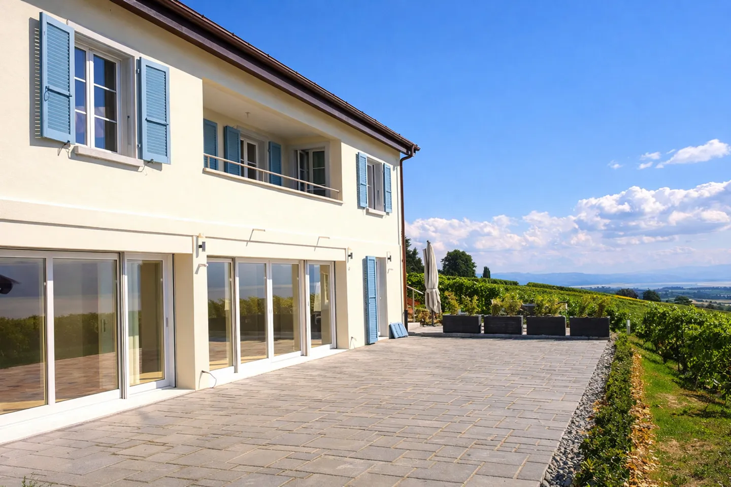 Außergewöhnliche Wohnung mit Terrasse und Panoramablick auf den See - Foto 3 von 4