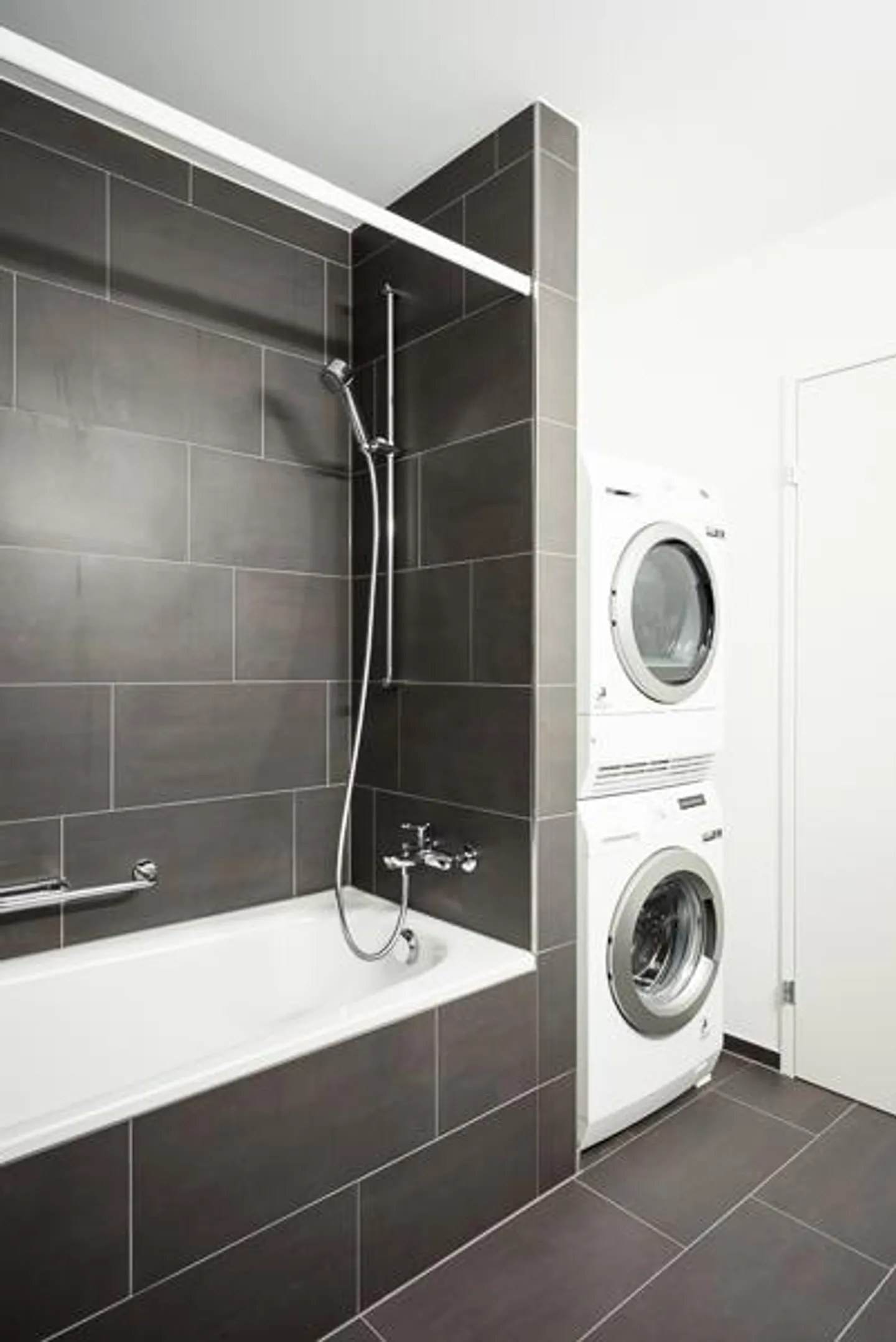 Modern and Quiet Living? - Your Search Ends Here! - Photo 5 of 8