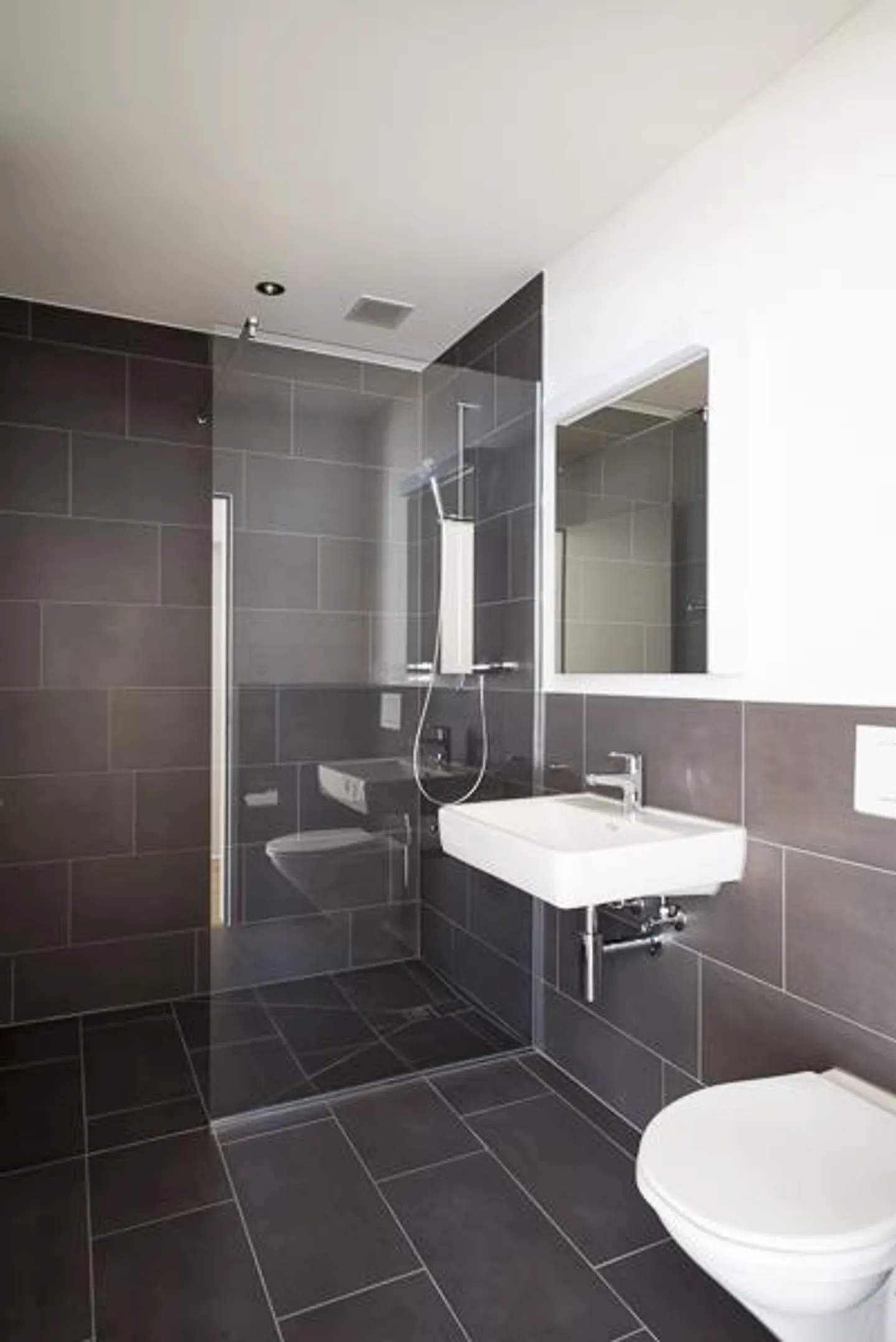 Modern and Quiet Living? - Your Search Ends Here! - Photo 6 of 8