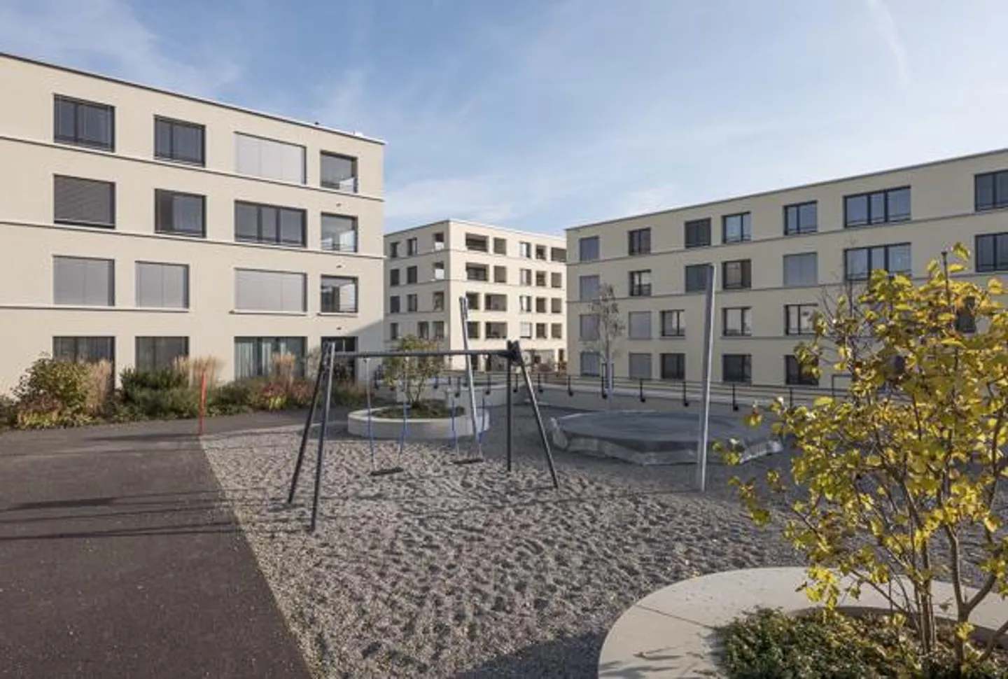 Modern and Quiet Living? - Your Search Ends Here! - Photo 2 of 8