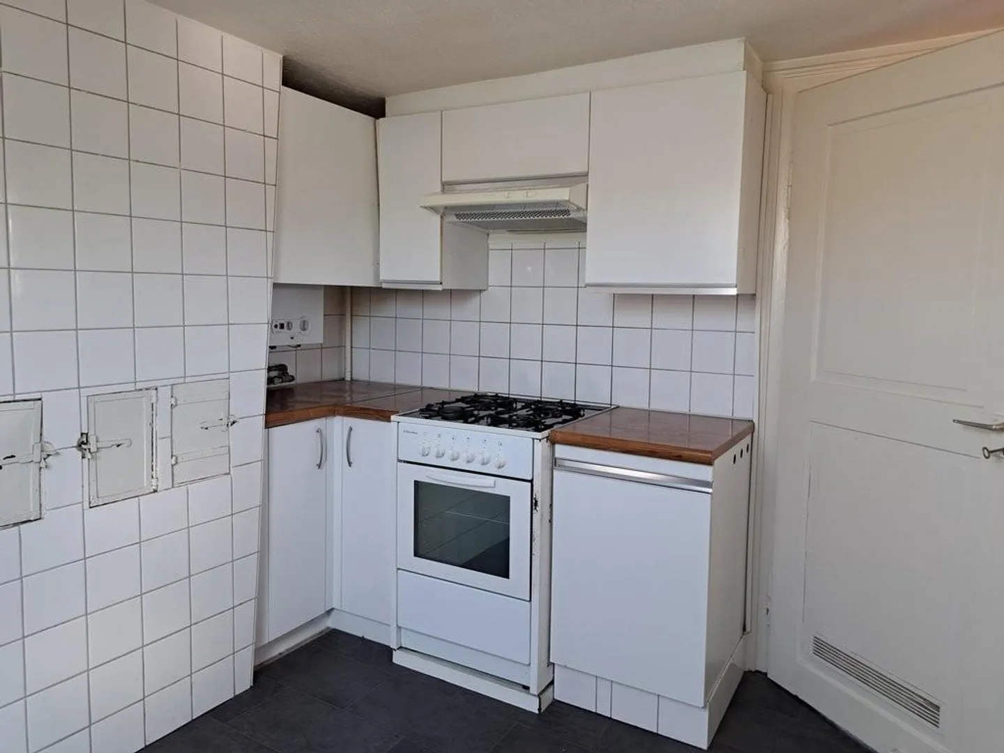 Living in the Heart of Birsfelden - Photo 4 of 12