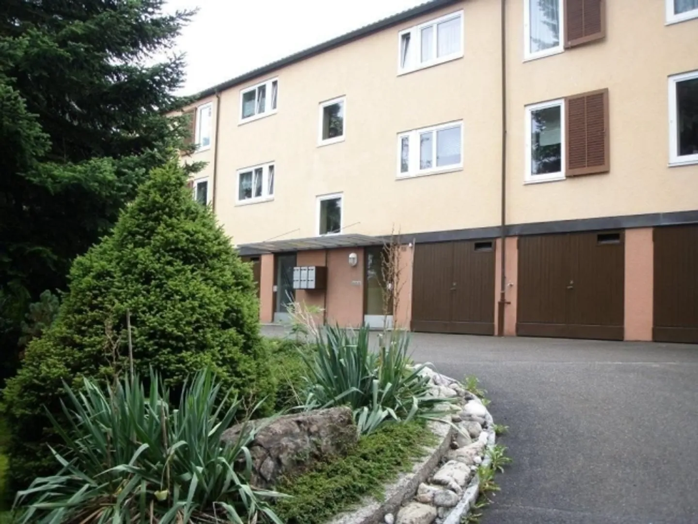 Charming Apartment with Garden - Photo 1 of 1