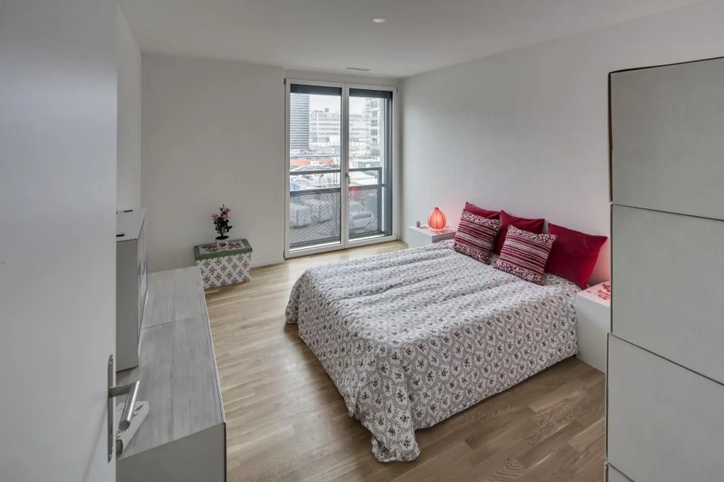 Appartement moderne et lumineux de 3,5 pièces avec vue dégagée à Glattpark, emplacement calme - Photo 7 sur 12