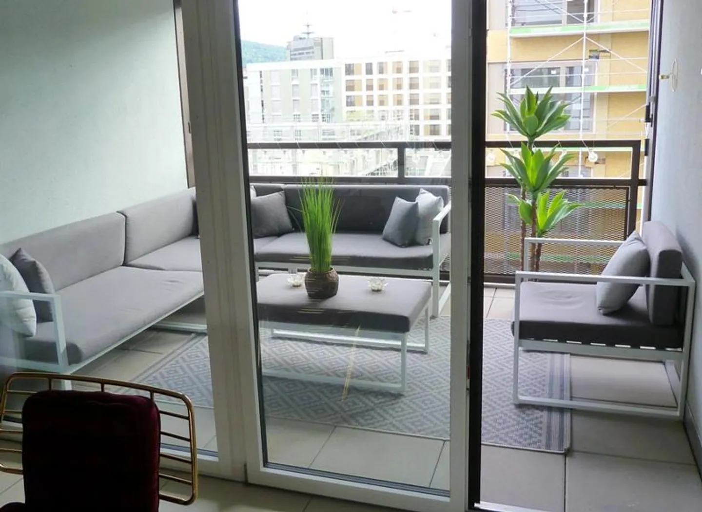 Appartement moderne et lumineux de 3,5 pièces avec vue dégagée à Glattpark, emplacement calme - Photo 3 sur 12