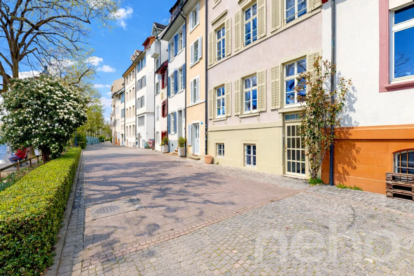 Living on the Rhine with a unique view of Basel Minster - Photo 4 of 11