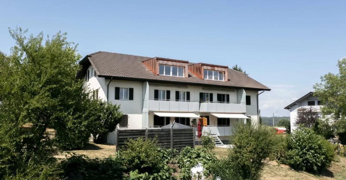 Appartement de 4.5 pièces sous les toits avec séjour entièrement repensé - Foto 2 di 10