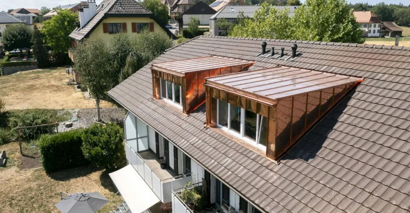 Appartement de 4.5 pièces sous les toits avec séjour entièrement repensé - Foto 3 di 10