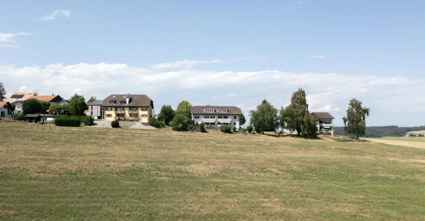 Appartement de 4.5 pièces sous les toits avec séjour entièrement repensé - Foto 5 di 10