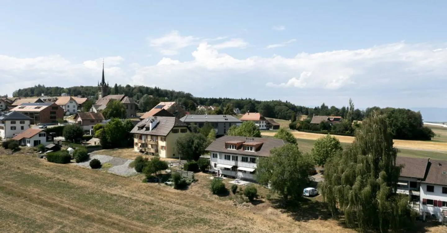 Appartement de 4.5 pièces sous les toits avec séjour entièrement repensé - Foto 6 di 10