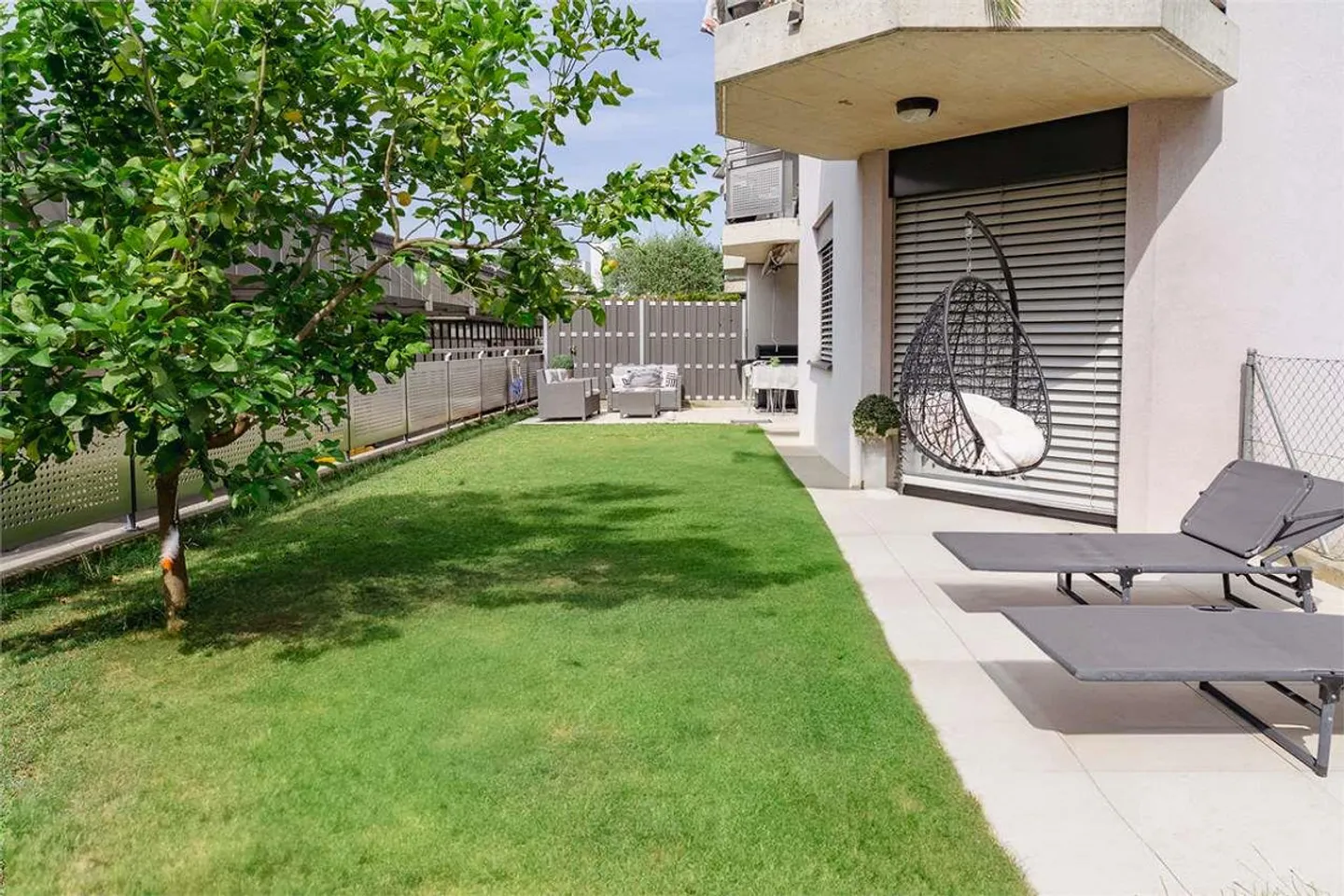Appartement élégant avec intérieur meublé et jardin privé - Photo 1 sur 13