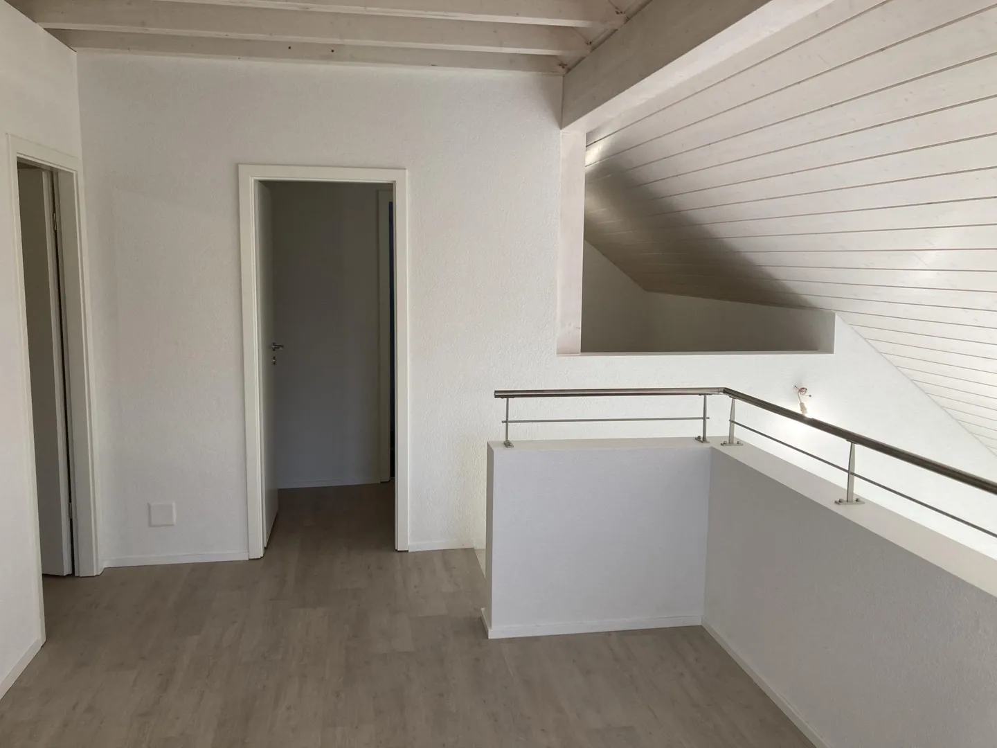 Wunderschöne 2½-Zimmer-Duplexwohnung mit großer Mezzanine - Foto 2 von 5