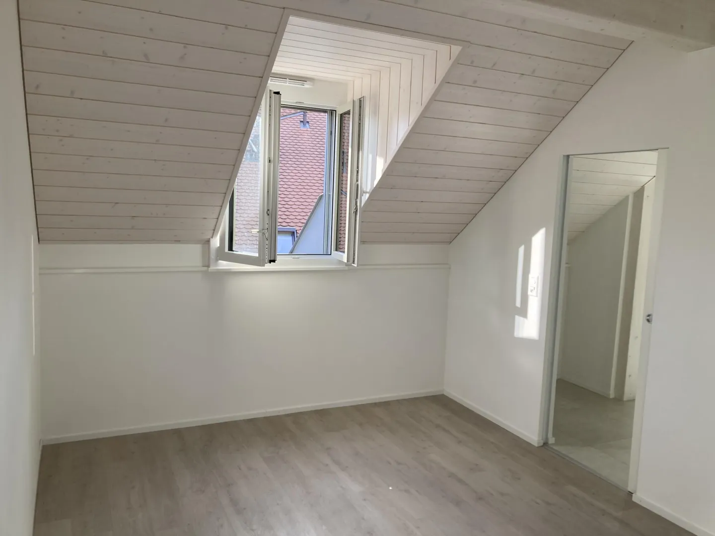 Wunderschöne 2½-Zimmer-Duplexwohnung mit großer Mezzanine - Foto 4 von 5