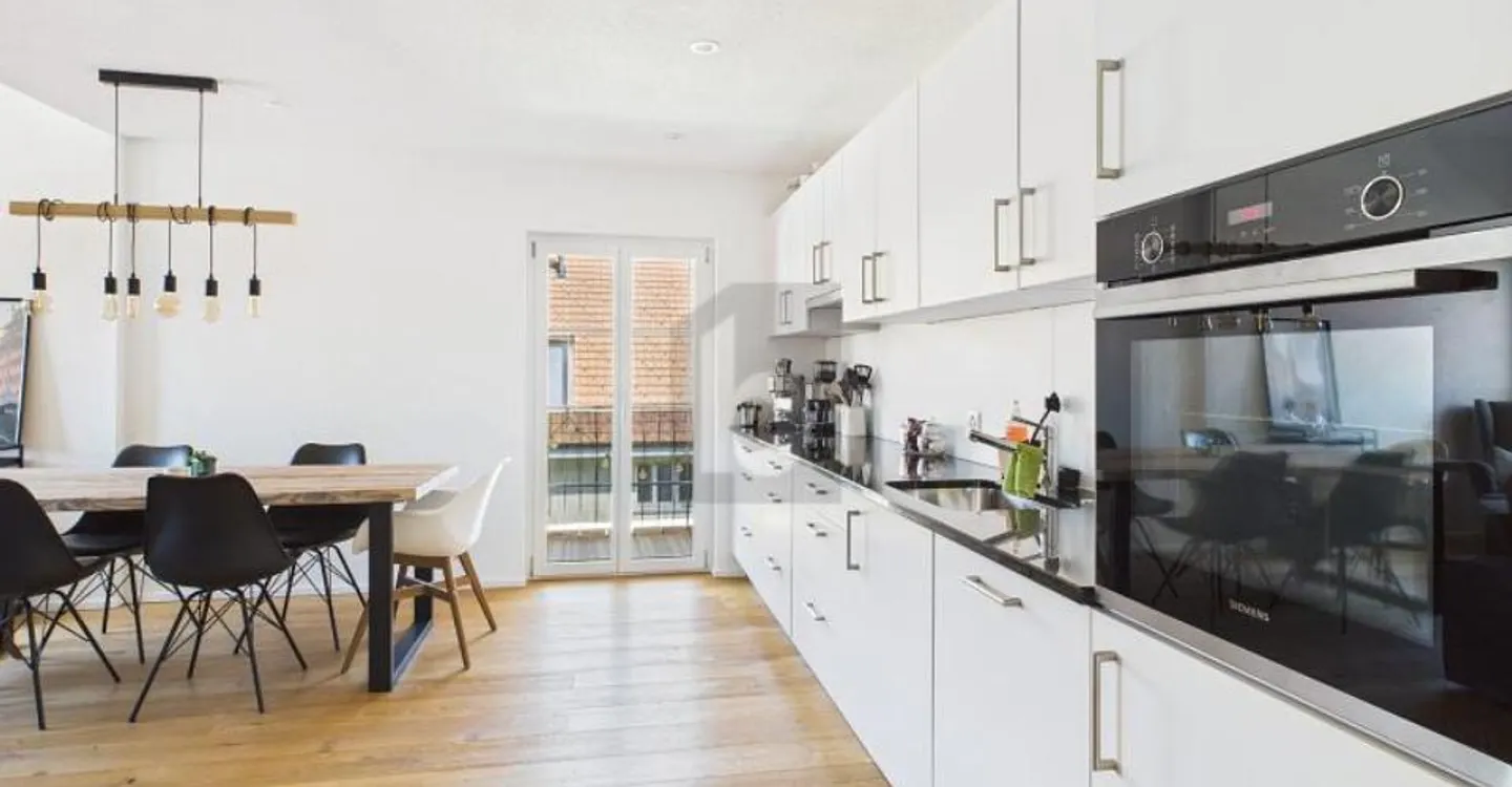 ATTRACTIVE MAISONETTE WITH 4.3% NET YIELD - Photo 1 of 5