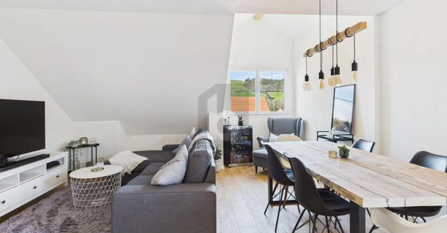 ATTRACTIVE MAISONETTE WITH 4.3% NET YIELD - Photo 2 of 5