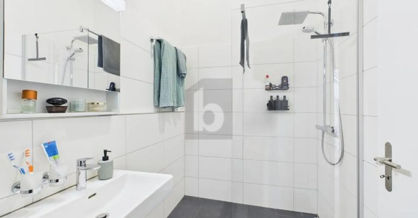 ATTRACTIVE MAISONETTE WITH 4.3% NET YIELD - Photo 4 of 5