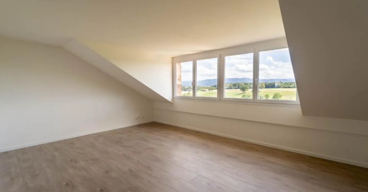 Appartamento ristrutturato di 4,5 locali con vista libera sulle Prealpi - Foto 2 di 9
