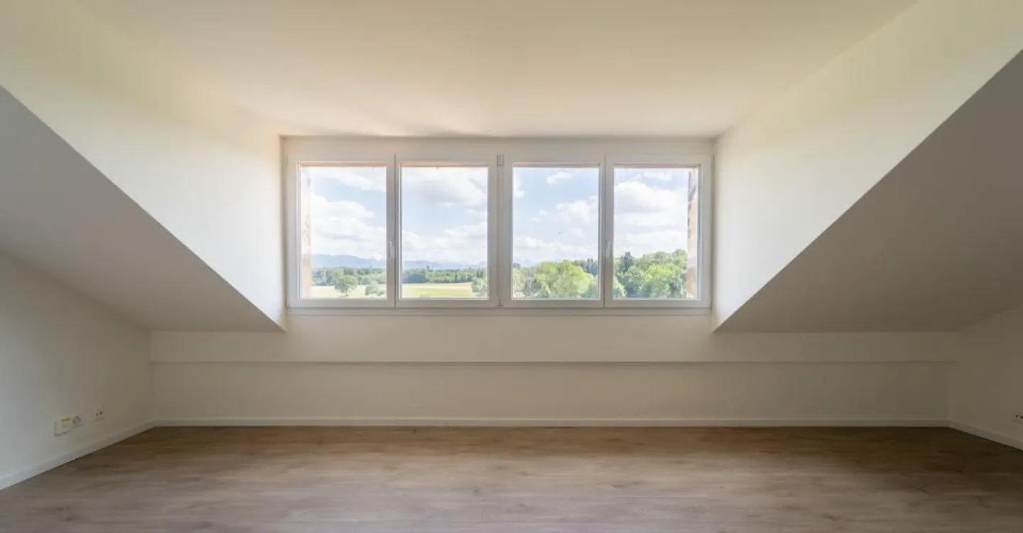 Appartamento ristrutturato di 4,5 locali con vista libera sulle Prealpi - Foto 3 di 9