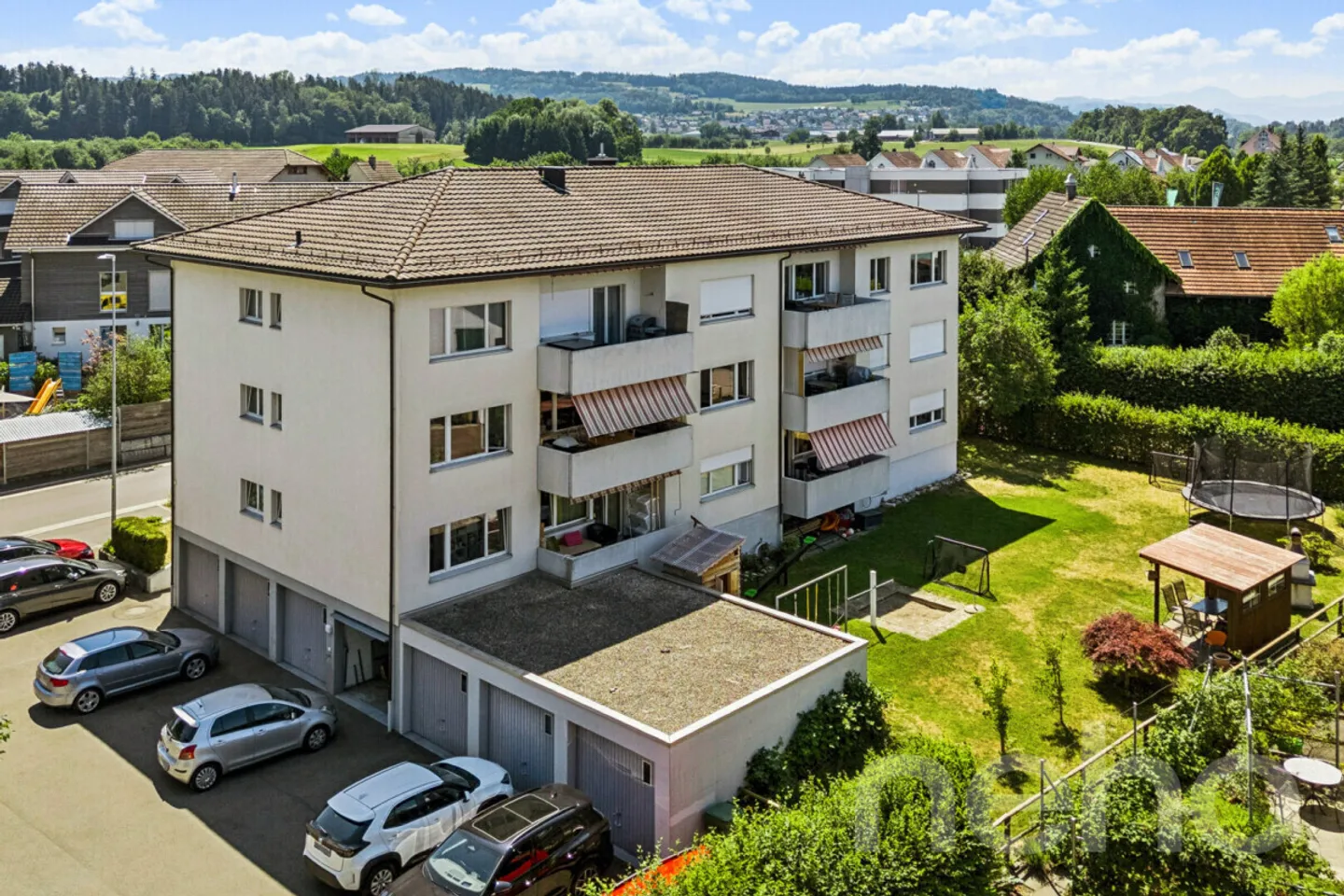 Maison multifamiliale bien entretenue avec 9 appartements à Schwarzenbach SG - Photo 2 sur 12