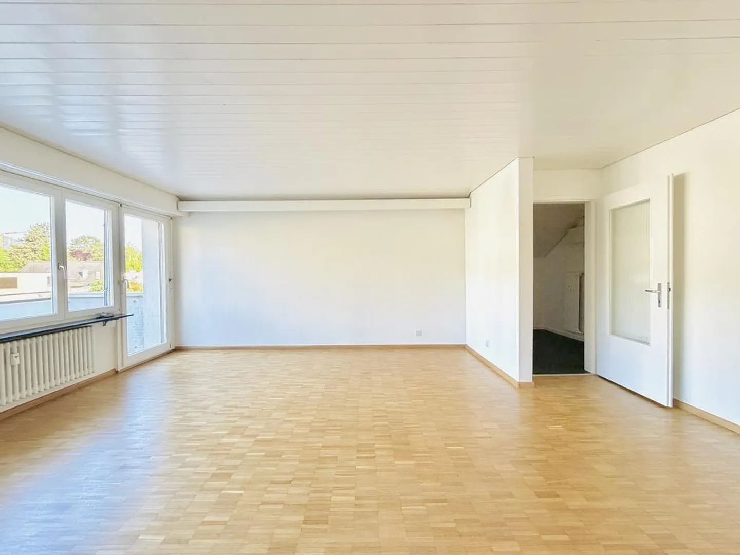 Charmante Dachwohnung mit Balkon - Foto 4 von 12