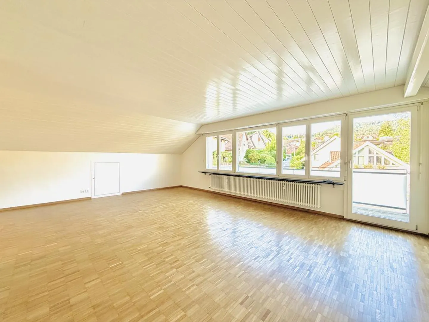Charmante Dachwohnung mit Balkon - Foto 5 von 12
