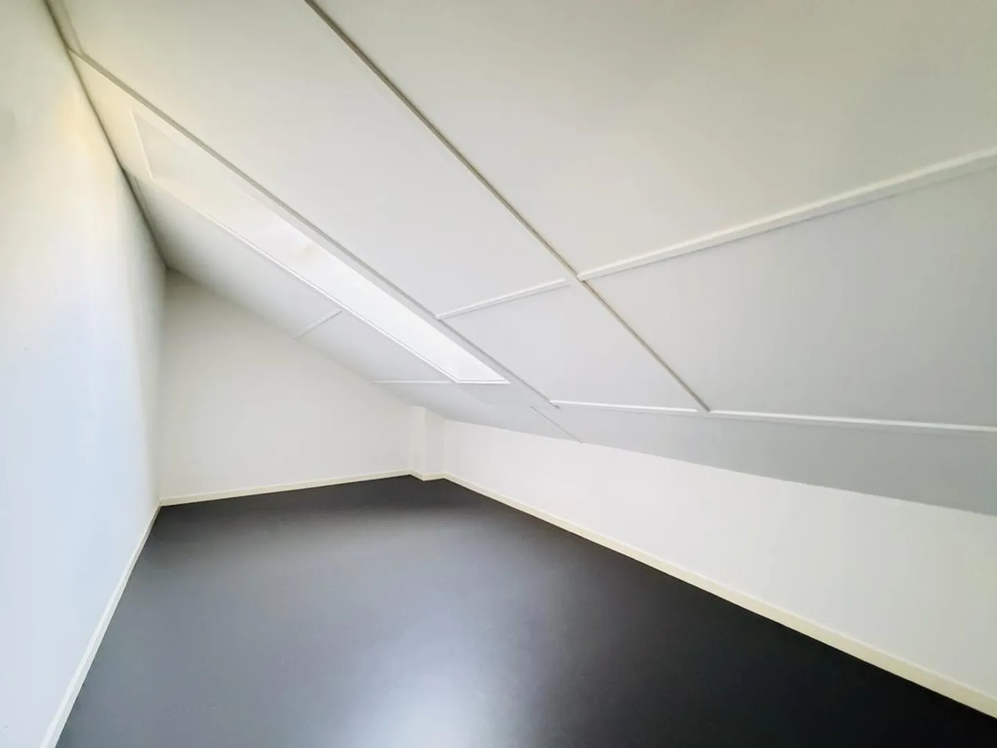 Charmante Dachwohnung mit Balkon - Foto 7 von 12