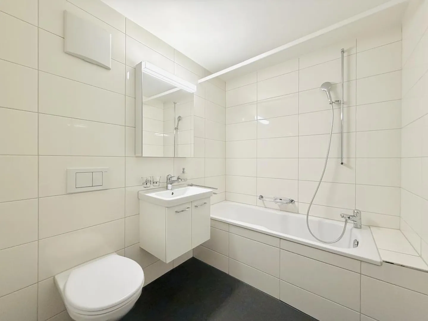 Charmante Dachwohnung mit Balkon - Foto 9 von 12
