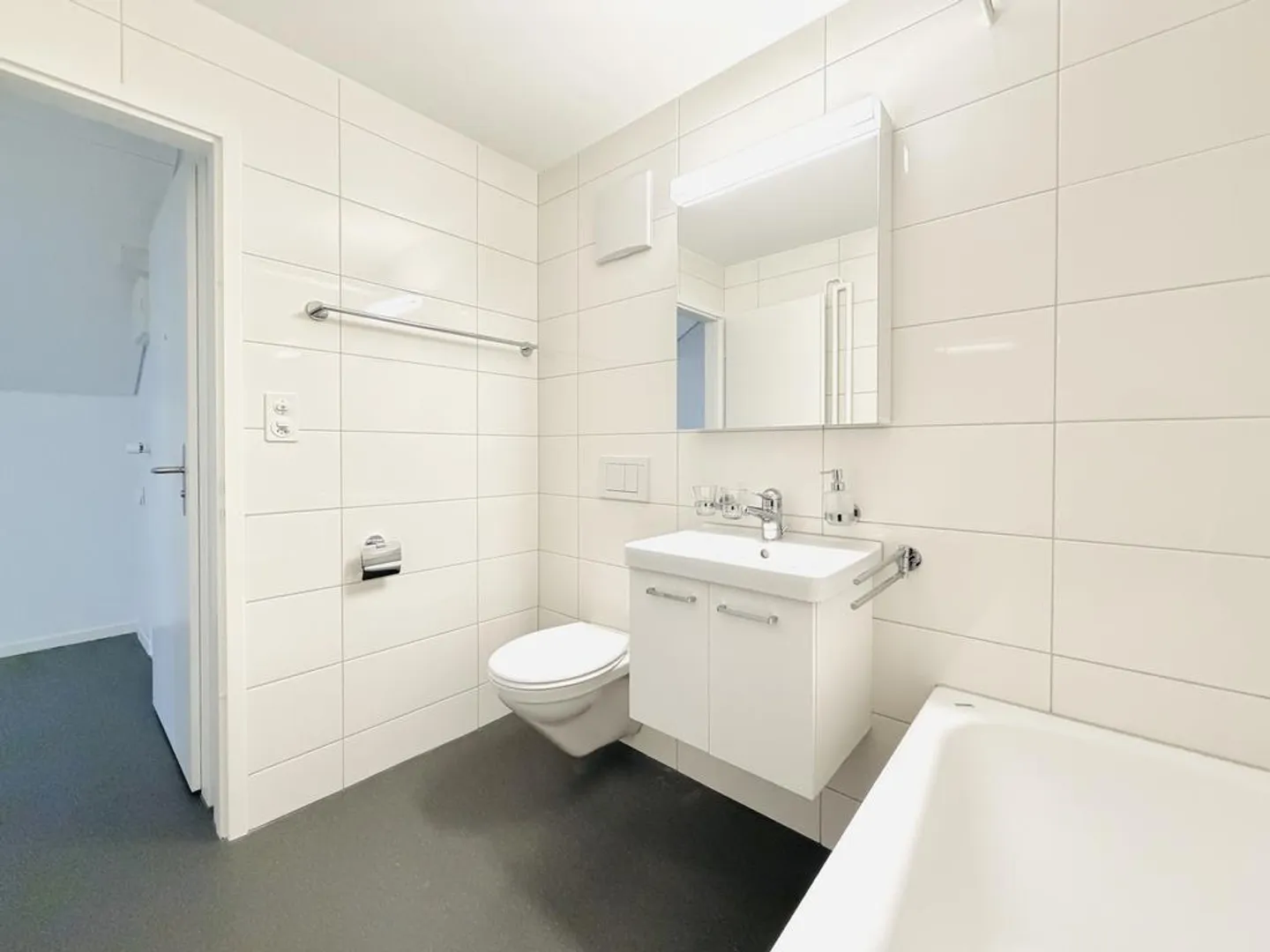 Charmante Dachwohnung mit Balkon - Foto 10 von 12