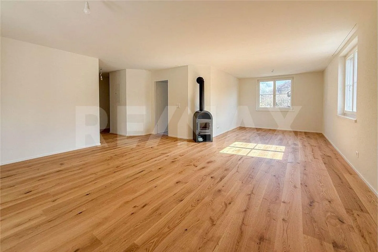 Appartement 4.5 pièces fraîchement rénové à louer à Hornussen - Photo 2 sur 13