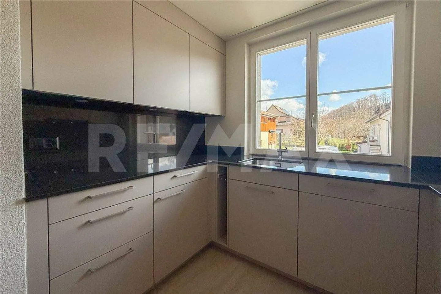 Appartement 4.5 pièces fraîchement rénové à louer à Hornussen - Photo 4 sur 13