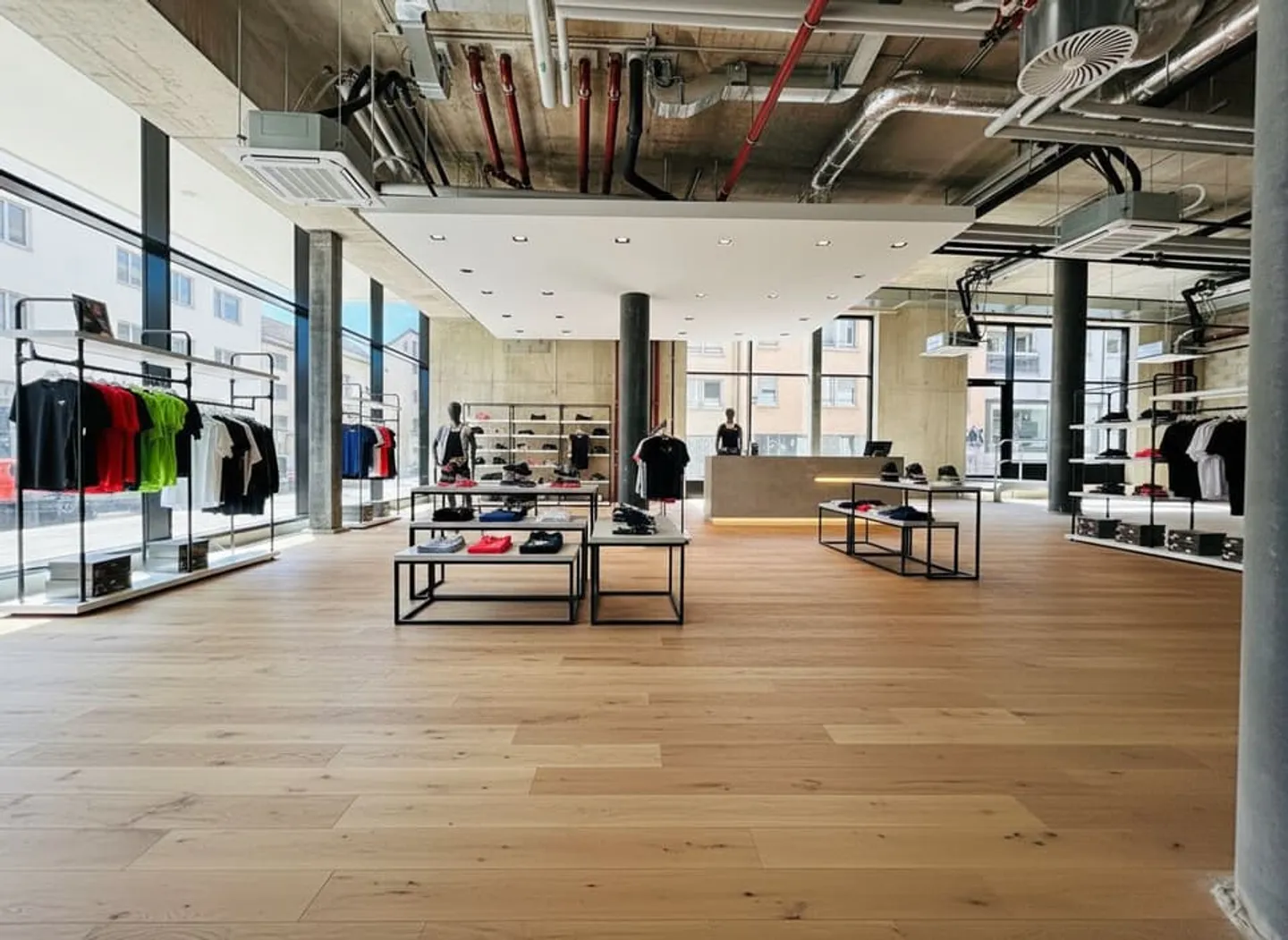 For rent - New commercial space of 246 m² in the heart of Rolle - Rue du Temple - Photo 1 of 9