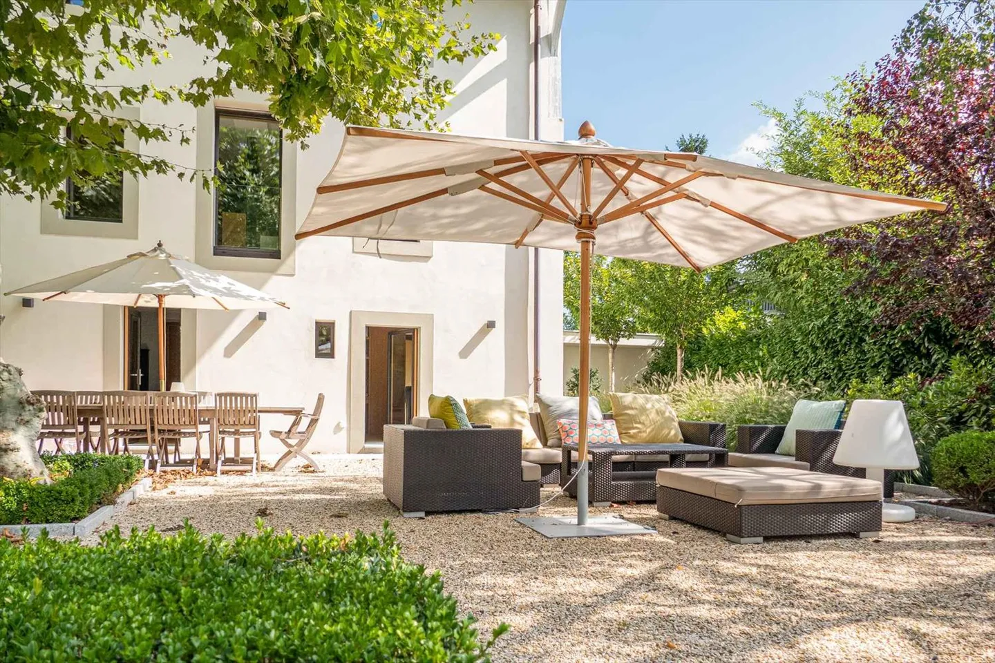 Casa completamente ristrutturata in un contesto bucolico a Vandoeuvres - Foto 1 di 13