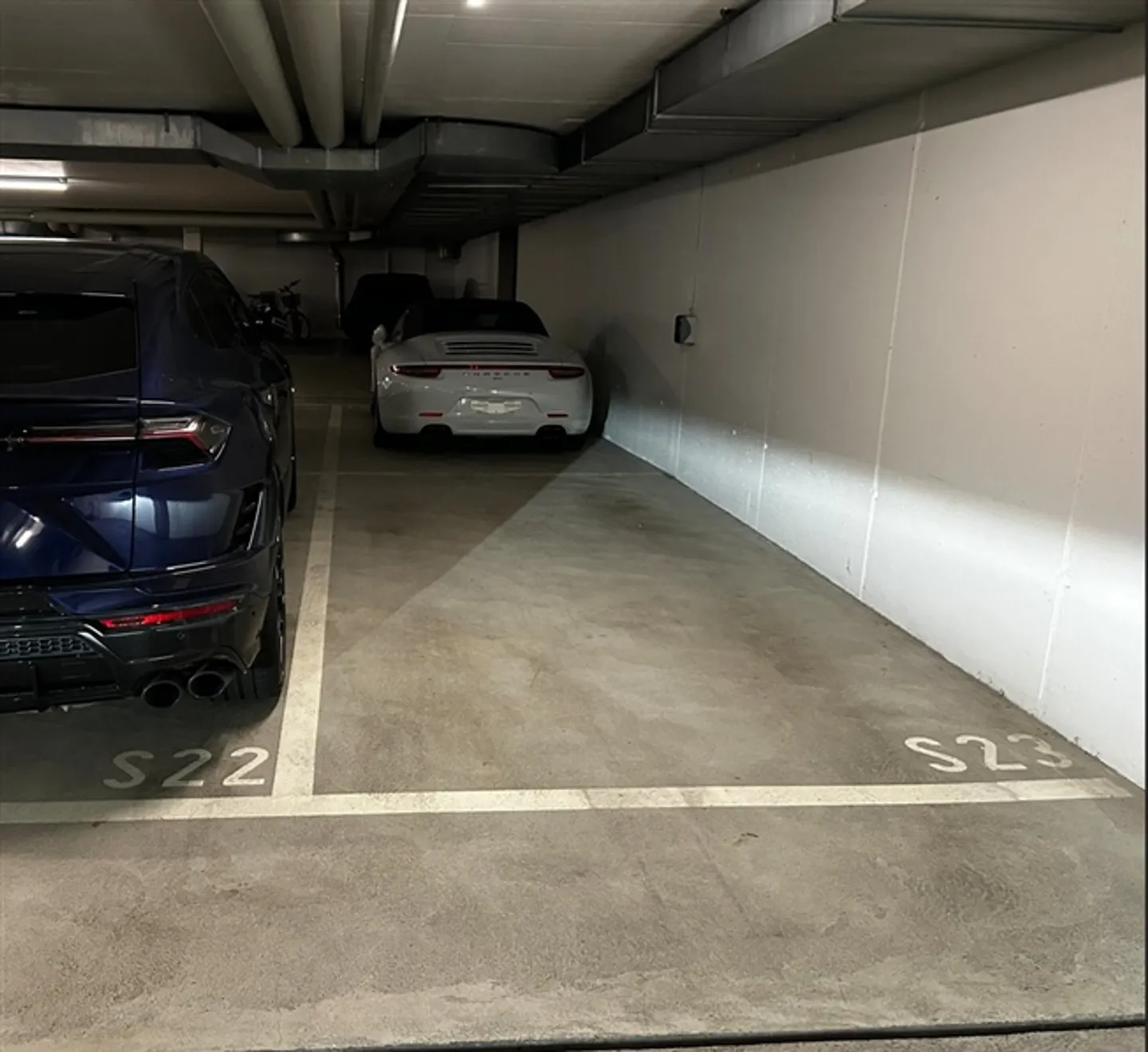 Geräumiger Parkplatz im Glattpark - Foto 3 von 3