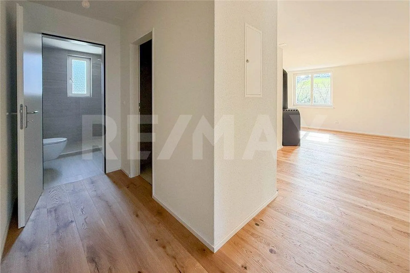 Appartement 4.5 pièces fraîchement rénové à louer à Hornussen - Photo 9 sur 13