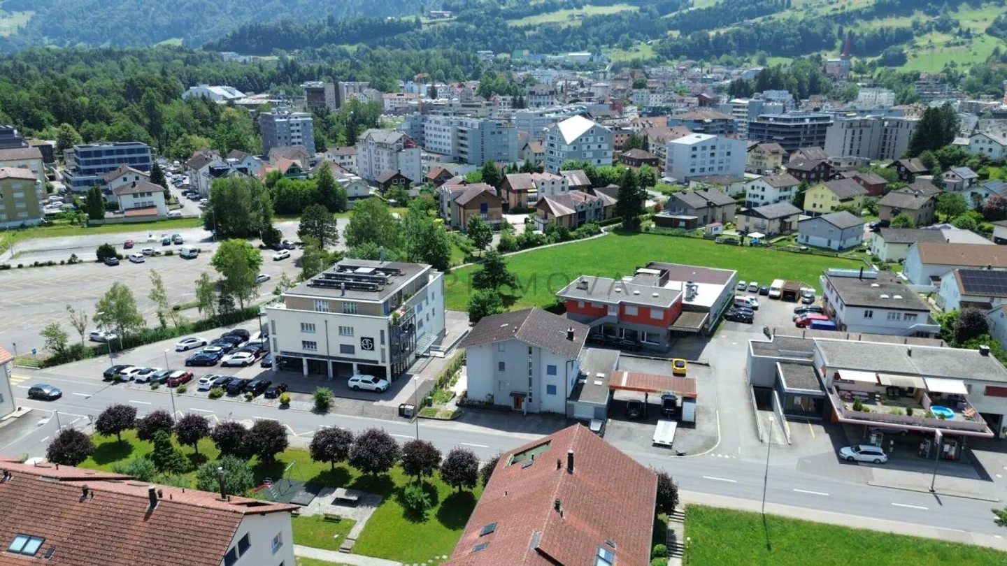 Immeuble résidentiel et commercial avec potentiel de création de valeur ! Investissez maintenant dans un emplacement de choix au cœur de la Suisse. - Photo 3 sur 5