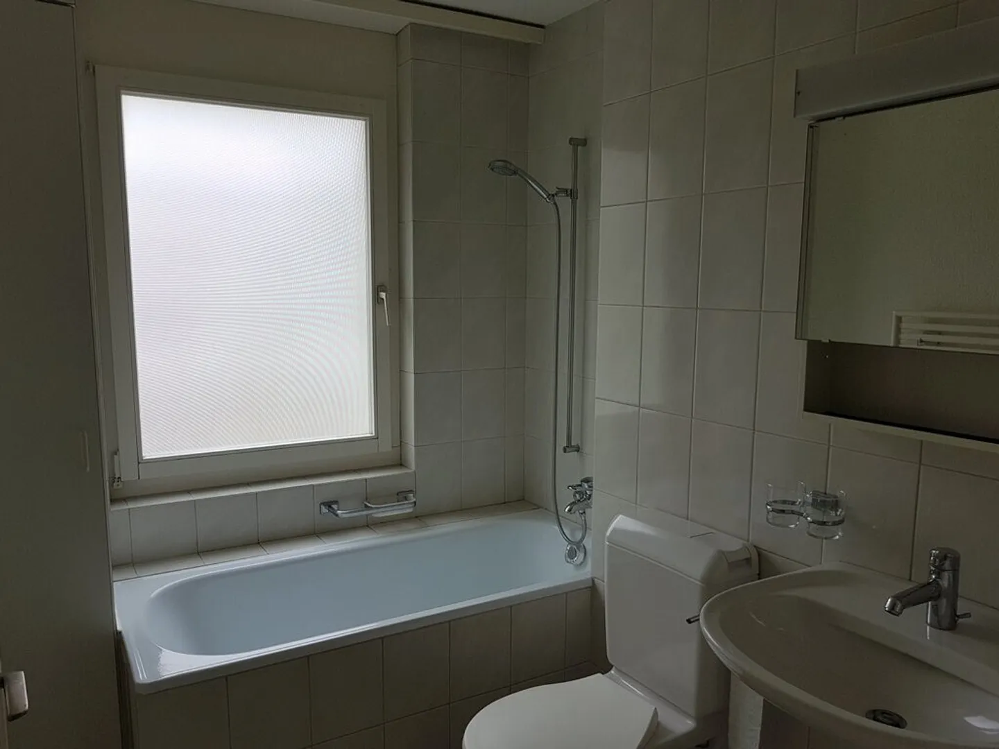 Ampio appartamento di 3,5 locali nel centro di Glattfelden - Foto 2 di 5